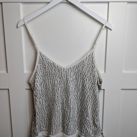 top sleeveless - Picture 4 of 8